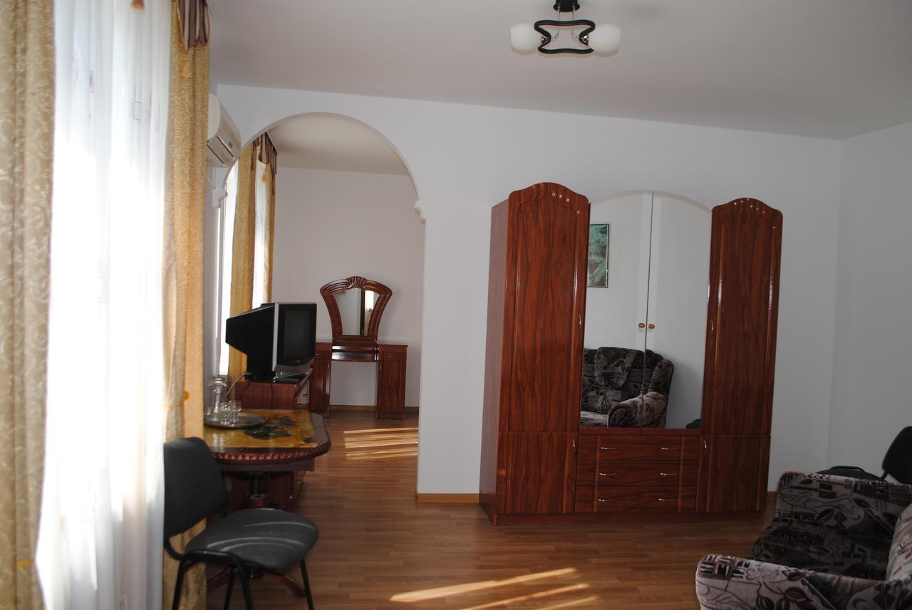 Hotel - Restaurant "Lion'S Heart" Velyka Omelyana Εξωτερικό φωτογραφία